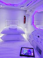 MET A Space Pod Phrom Phong