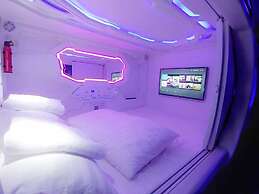 MET A Space Pod Phrom Phong