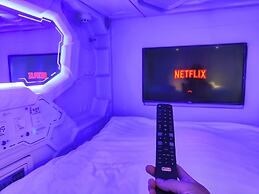 MET A Space Pod Phrom Phong