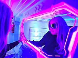 MET A Space Pod Phrom Phong