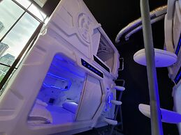 MET A Space Pod Phrom Phong