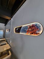 MET A Space Pod Phrom Phong