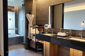 Tiad, Autograph Collection