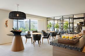 Tiad, Autograph Collection