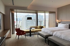 Tiad, Autograph Collection