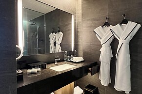 Tiad, Autograph Collection