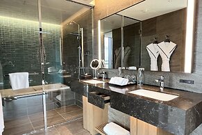 Tiad, Autograph Collection