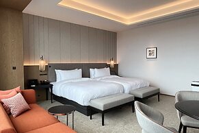 Tiad, Autograph Collection