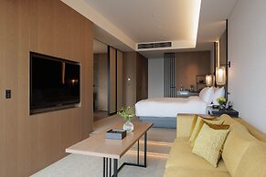 Tiad, Autograph Collection