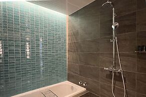 Tiad, Autograph Collection