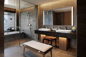 Tiad, Autograph Collection