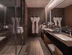 Tiad, Autograph Collection