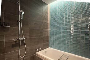 Tiad, Autograph Collection