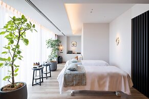 Tiad, Autograph Collection