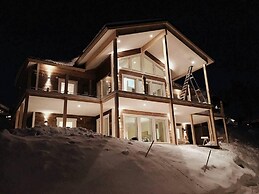Large 8-9-bed Central Ski Innout House in Hemavan