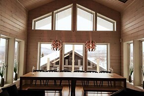 Large 8-9-bed Central Ski Innout House in Hemavan