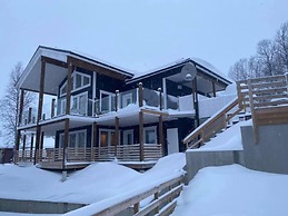 Large 8-9-bed Central Ski Innout House in Hemavan