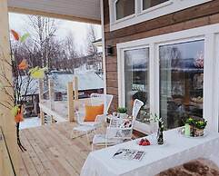 Large 8-9-bed Central Ski Innout House in Hemavan
