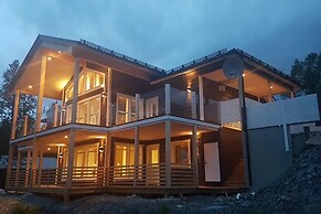 Large 8-9-bed Central Ski Innout House in Hemavan