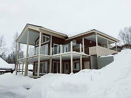 Large 8-9-bed Central Ski Innout House in Hemavan