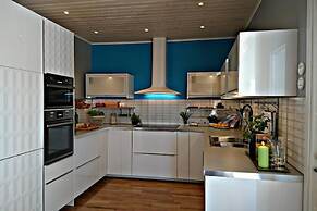 Large 8-9-bed Central Ski Innout House in Hemavan