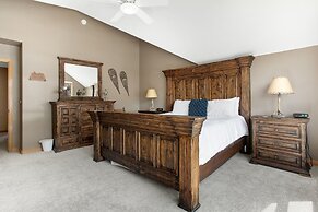 Canyon Run B203 3 Bedroom Condo by RedAwning