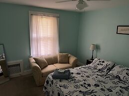 Historic Beach Side Getaway - Pet Friendly, Wifi 3 Bedroom Cottage by 