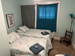 Historic Beach Side Getaway - Pet Friendly, Wifi 3 Bedroom Cottage by 