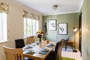 South Downs retreat house with parking