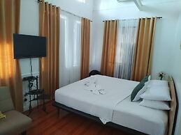 Makati Riverside Inn