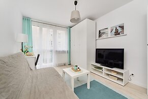 Charming Apartment Fabryczna by Renters