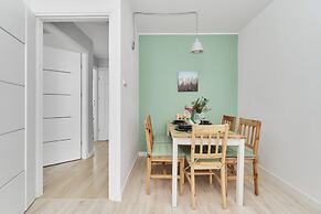 Charming Apartment Fabryczna by Renters