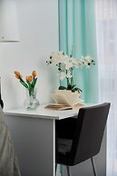 Charming Apartment Fabryczna by Renters