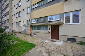 Charming Apartment Fabryczna by Renters