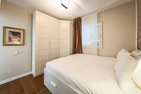 Boutique 1BR Apt with parking