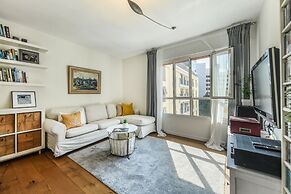 Boutique 1BR Apt with parking