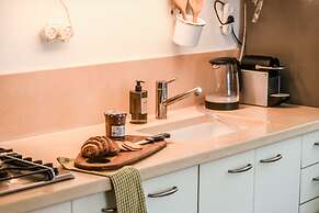 Boutique 1BR Apt with parking