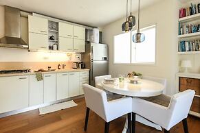 Boutique 1BR Apt with parking