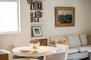 Boutique 1BR Apt with parking