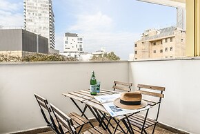 Beachside Charm on Ben Yehuda 2BR Apt