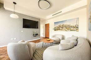 Beachside Charm on Ben Yehuda 2BR Apt