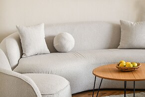 Beachside Charm on Ben Yehuda 2BR Apt