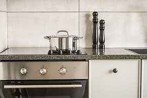 Beachside Charm on Ben Yehuda 2BR Apt