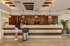 Hotel Thrive, A Tropical Courtyard