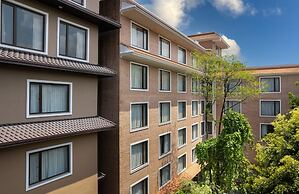 Hotel Thrive, A Tropical Courtyard