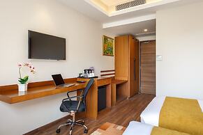 Hotel Thrive, A Tropical Courtyard