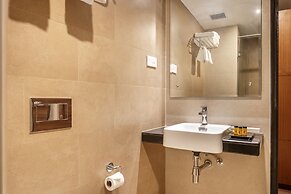 Hotel Thrive, A Tropical Courtyard