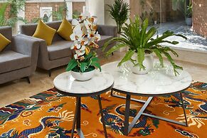 Hotel Thrive, A Tropical Courtyard