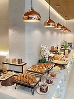 Hotel Thrive, A Tropical Courtyard