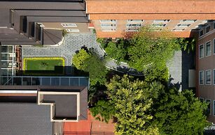 Hotel Thrive, A Tropical Courtyard